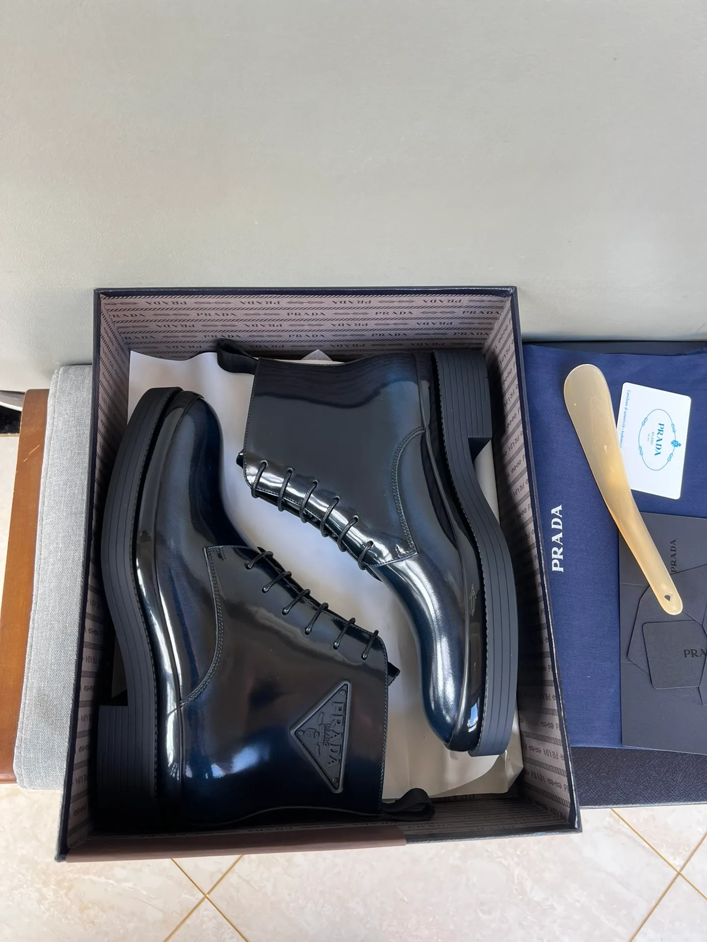 Batch of 1000💰Exclusive hot-selling new Prada Chelsea thick-soled men's shoes, naked boots, imported calf leather on the surface, cow leather on the lining, the outsole is made of private model TPU material, the frosted effect is consistent with the original version, 39-44 in stock (38, 45 custom-made, non-refundable)